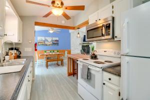 Community Pools and Hot Tub Albrightsville Cottage!