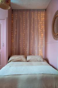 20min train to Edinburgh, The Coorie Inn