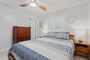 Siesta Key Oasis with Outdoor Pool and Screened Lanai!