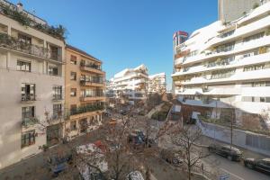 Contempora - Charming One-Bedroom Retreat Steps from City Life