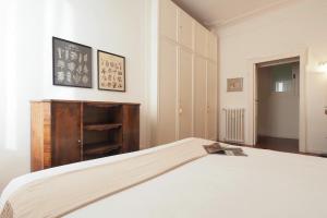 Contempora - Charming One-Bedroom Retreat Steps from City Life