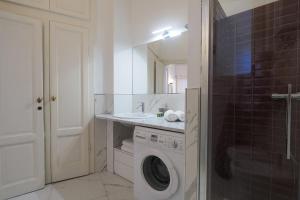 Contempora - Charming One-Bedroom Retreat Steps from City Life