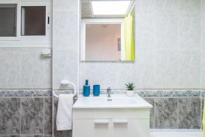 Salou -2HB-4pax -Beach-Sea View-AC-WiFi15