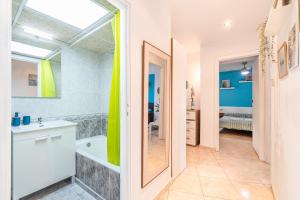 Salou -2HB-4pax -Beach-Sea View-AC-WiFi15