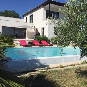 Villas Belle maison avec piscine a debordement chauffee : photos des chambres