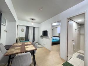 Luxanos Condo Place- Avida Tower, IT Park