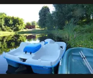 Cabane Limousine au bord d'un étang - Saint-Sylvestre
