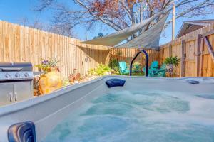 Cross Mountain Cottage - Cozy Retreat with Hot Tub