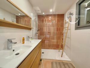 Villa La Sarrazine - Port du Niel - Vue Mer