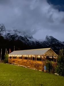 Hotel Vellezrit Guri