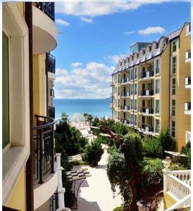 Coastal Studio with Sea View in Elenite, 40m² + Pool