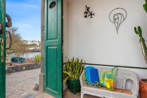 Traditional Canary house next to the beach