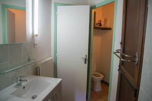 Maisons de vacances Gites de france 2 personnes a la bastide : photos des chambres