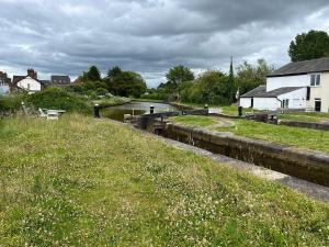 Narrowboat Cottage