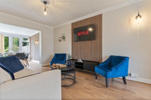 Luxury Birmingham Solihull Spacious Home - Driveway - Groups of 8 Max - 3 Bedrooms 4 or 6 Beds Fully Equipped Home - Near City Centre NEC HS2 Sites Edgbaston Moseley& lots more!