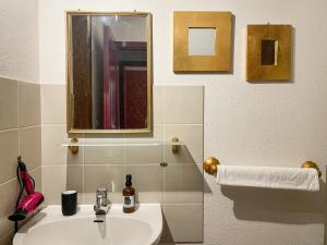 Appartements La Maison Bleue - Historic House in the Heart of Riquewihr : photos des chambres