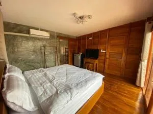 Sleep with Elephants Homestay - Ban Pang Kwang