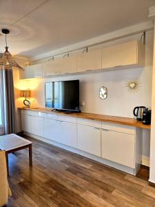 Les Lavandes - à 5min de la mer à pieds , avec balcon et parking - BY AURAconciergerie