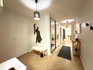 101 m2 Bright four-room apartment near the city center