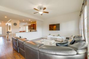 22 Mi to Dtwn Houston Spacious Baytown Home!