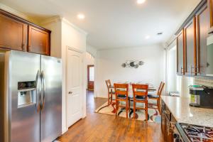 22 Mi to Dtwn Houston Spacious Baytown Home!