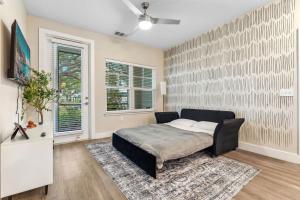 Private Full Luxury King Bed Apartment, Close to Parks and Great Amenities