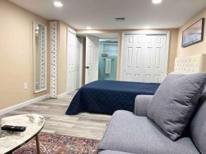 Lovely and newly constructed downtown studio