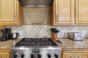 Los Angeles Large Mediteranian Vacation Home