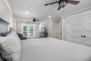 Nordins LakeHouse, Lakefront Hideaway on Delaware Bay Sleeps 10