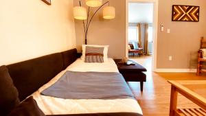 KingstonStays The Neighbourhood, Expansive loft, free parking