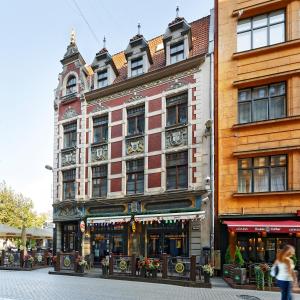 Luxury and Romance in Old Town