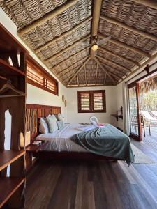 Tiki Pools Bungalows