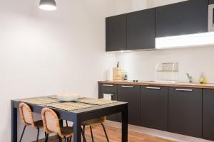 Warm and Cozy Old Town Apartment