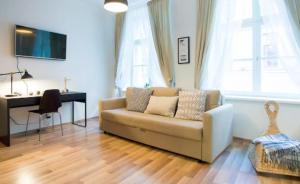 Warm and Cozy Old Town Apartment