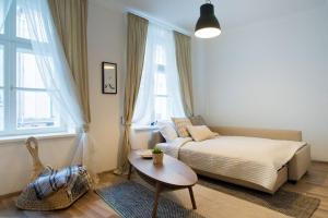 Warm and Cozy Old Town Apartment