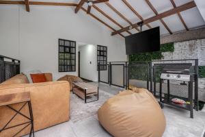 NOWA Terra PH - Heated Small Pool, BBQ & AC Lleras Park