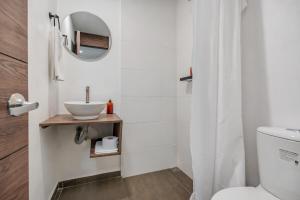 NOWA Terra PH - Heated Small Pool, BBQ & AC Lleras Park