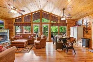 Good Ol Rocky Top - HotTub, Pool, Game Rm, Dollywood - Seaton Spring