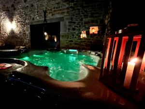 La Grange aux Souvenirs - Piscine chauffée ,Jacuzzi et Terrain de pétanque