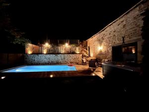 Villas La Grange aux Souvenirs - Piscine chauffee ,Jacuzzi et Terrain de petanque : photos des chambres
