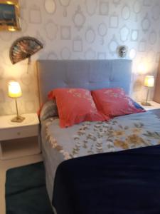 Sejours chez l'habitant Chambre lit double dans pavillon , chez Lilyanne : photos des chambres