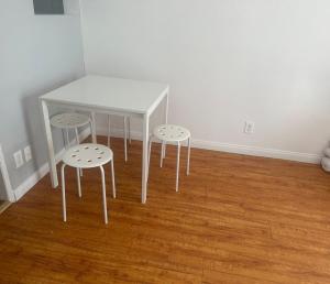 Best location of Hollywood, great room in 2bdrm apt, walk of fame
