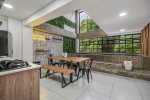 TERRARYA - Huge PH - Indoor Pool, Jacuzzi and AC by Lleras Park