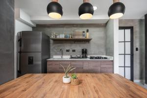 TERRARYA - Huge PH - Indoor Pool, Jacuzzi and AC by Lleras Park