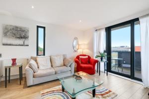Modern 3-Bedroom, 1-Bathroom Apartment in East London