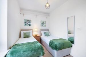 Modern 3-Bedroom, 1-Bathroom Apartment in East London