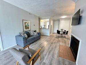 Humble Apartment in Houston Getaway Prime Bay Area Location