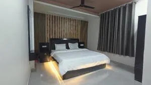 Hotel New Holiday Inn -  Amboli 