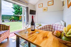 Charming Self Contained Garden Studio Upperbeeding