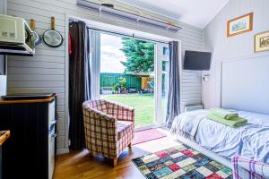 Charming Self Contained Garden Studio Upperbeeding